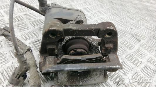 Суппорт тормозной задний правый volvo V60 1 (83T22