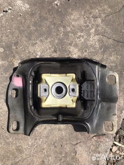 Опора АКПП Ford Kuga2