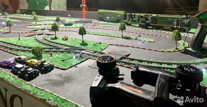 Гоночный трек на радиоуправляемых машинках