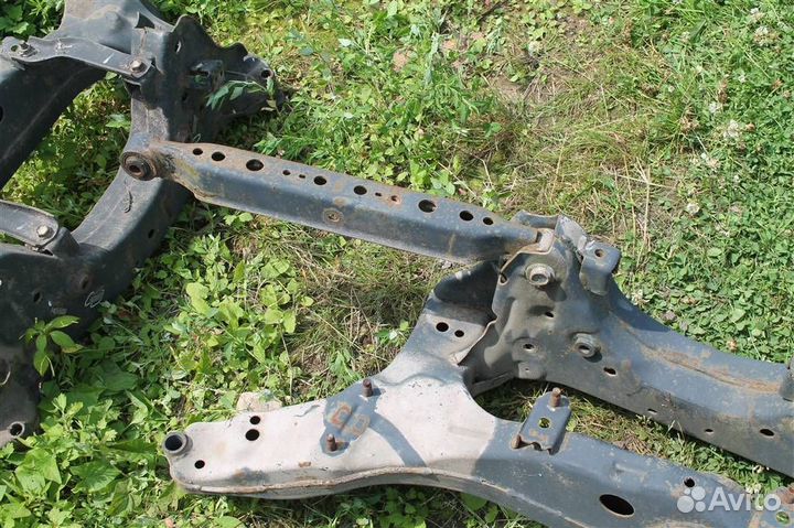 Подрамник задний Nissan X-Trail T31