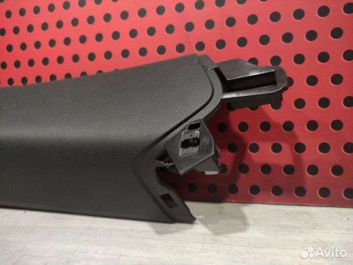 Обшивка стойки задней левой Porsche Macan 95B DLZ