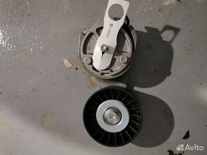 Ролик натяжной