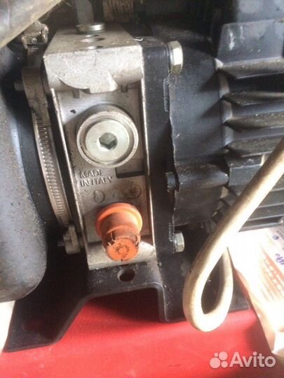 Подъемник автомобильный гидравлический