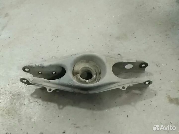 Рычаг задний левый нижний Mercedes W204