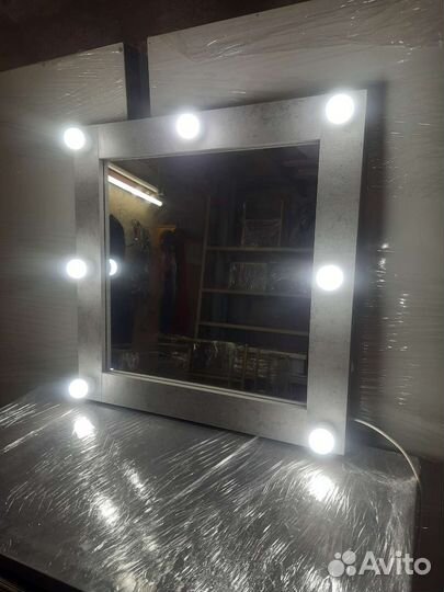 Зеркало с лампочками 70/70