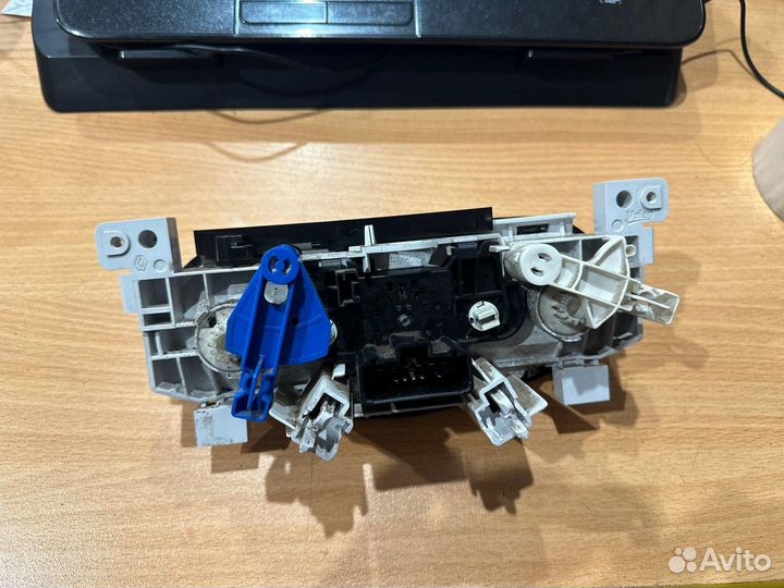 Блок управления отопителем Renault Duster HSA K4M