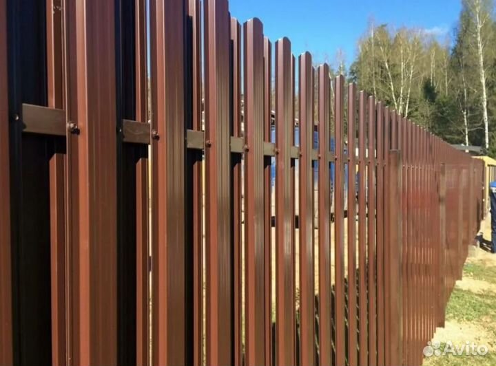 Забор из евроштакетника за 1 день быстро