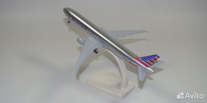 Модель самолета Boeing 777-300ER American Airlines