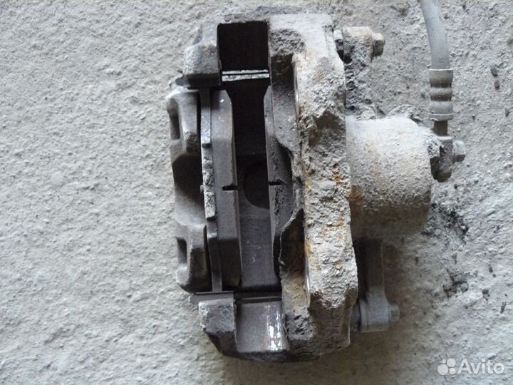 Суппорт передний правый VW Polo SED Rus