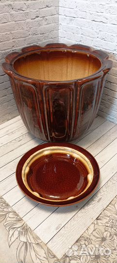 Большой цветочный горшок (кашпо)