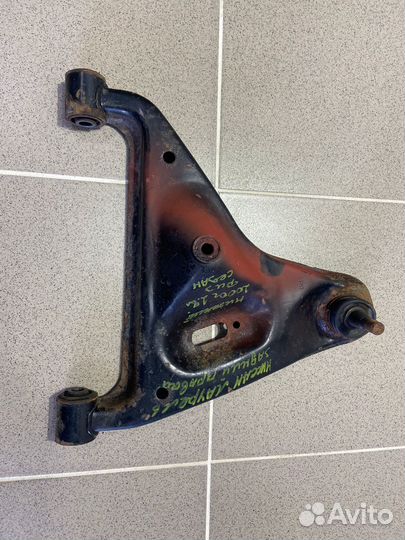 Рычаг нижний передний правый Audi 80 B3 1988 г