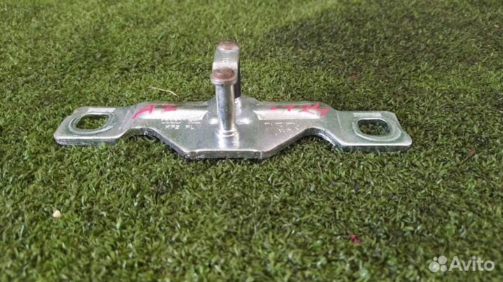 Петля замка двери задняя Audi A1 caxa 2011