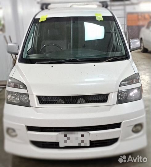 Стекло лобовое переднее Toyota Noah AZR60