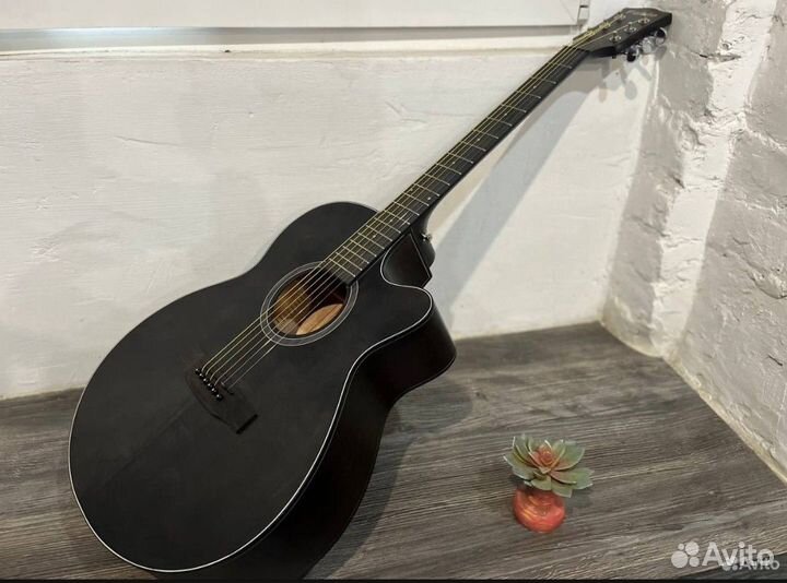 Гитара с чехлом