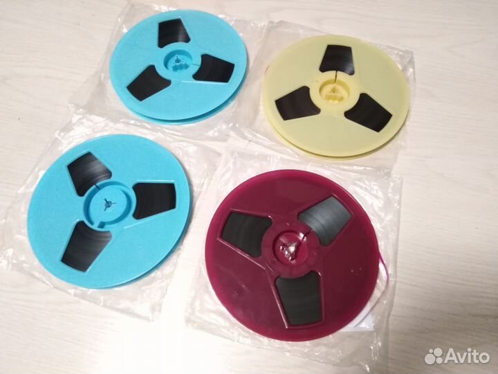 Магнитная лента катушки с записью