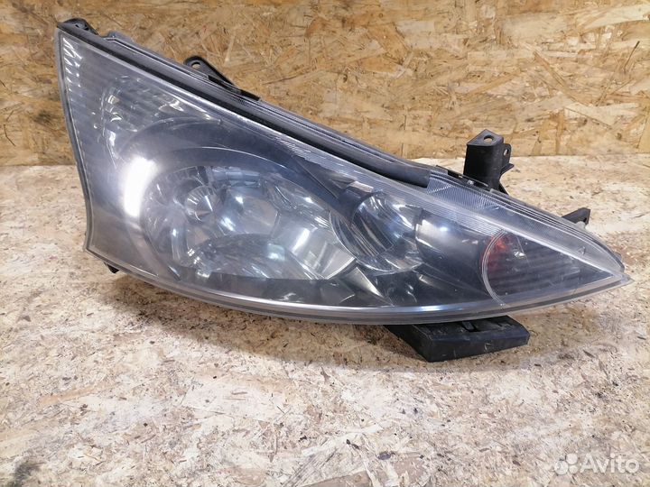 Фара правая ксенон Mitsubishi Grandis NA4W