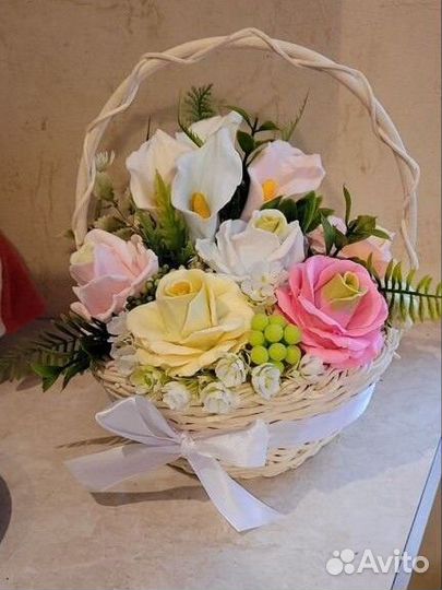 Букет в белой корзине к Дню учителя