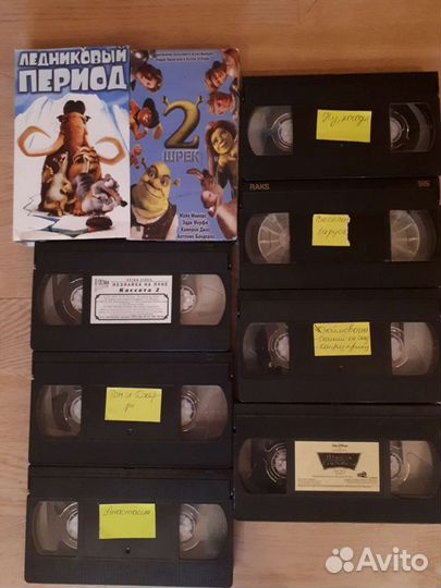 Видеокассеты с мультфильмами, комедии
