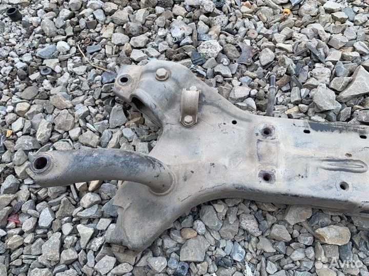 Подрамник передний Mitsubishi Colt Z34A 135930