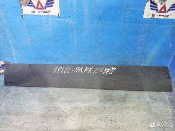 Накладка двери передняя левая Land Rover Discovery