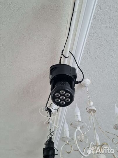 Музыкальный аппарат и свет(2 колонки,2 стойки пуль