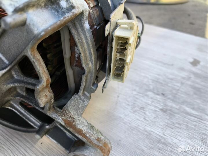 Мотор трехлапый Аристон Индезит