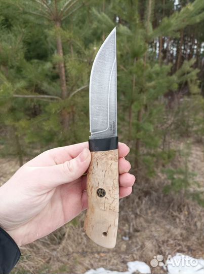 Охотничий нож из кованой дамасской стали