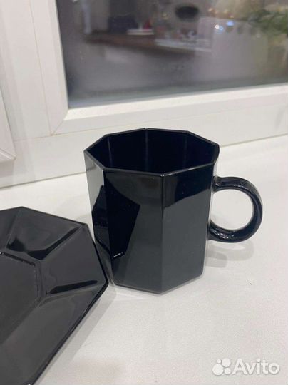 Чашки с блюдцами