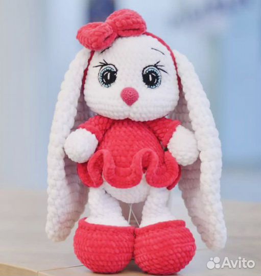 Вязаный Заяц из плюшевой пряжи