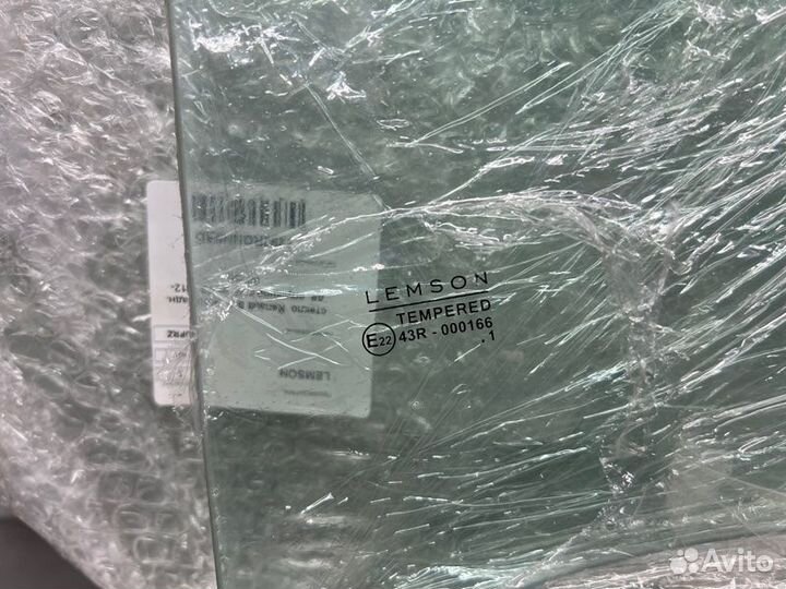 Стекло двери заднее Renault Sandero 2 2015