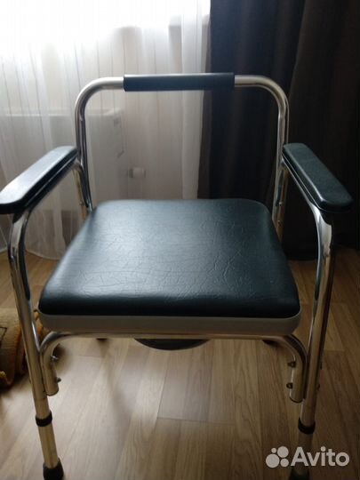 Кресло туалет, ходунки шагающие и трость