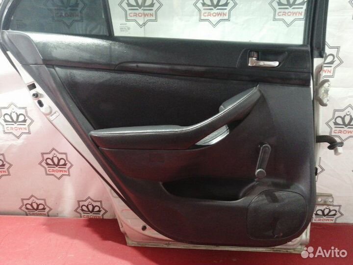 Облицовка двери задняя левая Toyota Avensis Т250