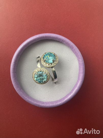 Кольцо серебряное с фианитами