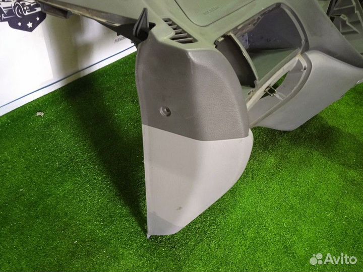 Передняя панель салона