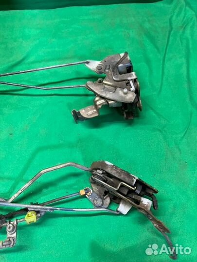 Замок боковой двери Mitsubishi Pajero 6G72 1993