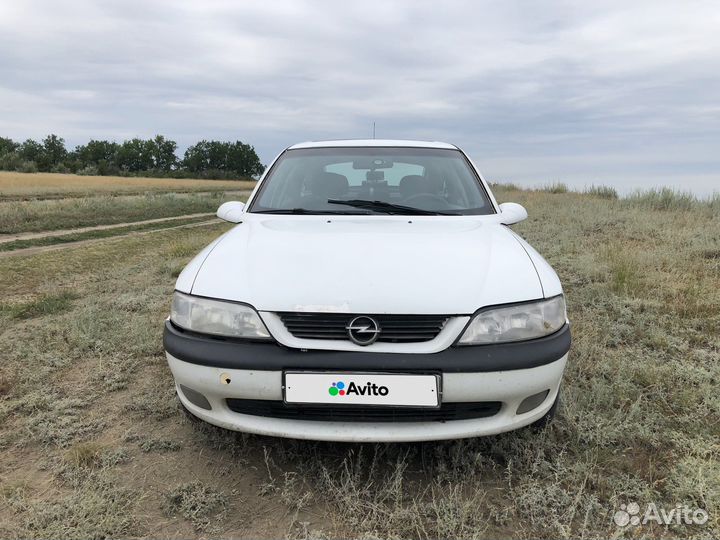 Opel Vectra 1.8 МТ, 1998, битый, 326 000 км