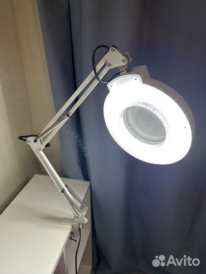 Косметологическая лампа лупа