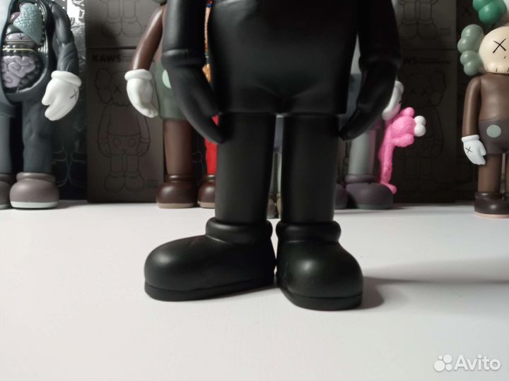 Коллекционная игрушка kaws