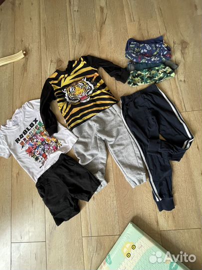Комлпект одежды на мальчика 104-110 одежда пакетом