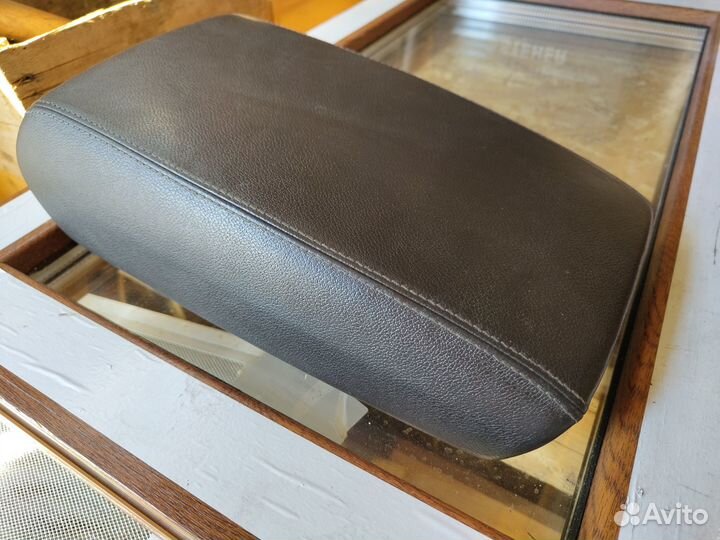 Подлокотник Audi A6