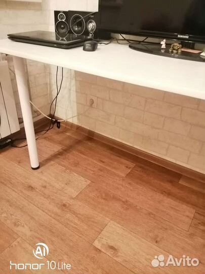 Компьютерный стол белый