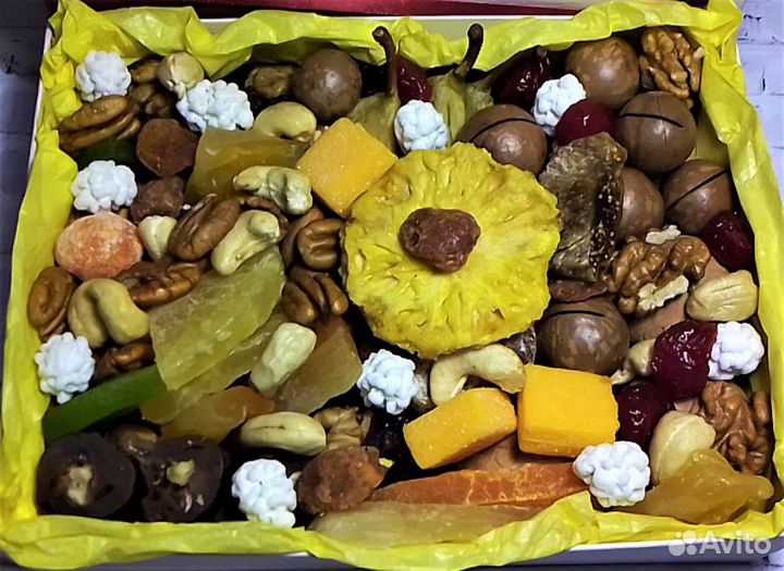 Подарок мужчине. Подарок из орехов и сухофруктов