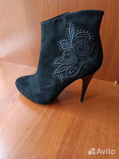 Ботильоны новые натуральная кожа велюр 38
