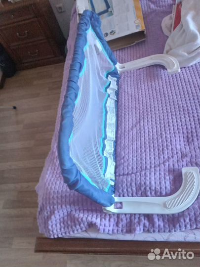 Защитный барьер для кровати