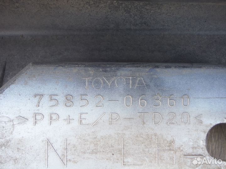 Порог накладка левый Toyota Camry 70 2020