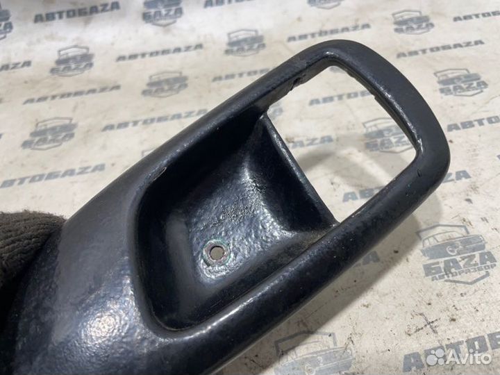 Накладка на ручку двери передняя правая Toyota
