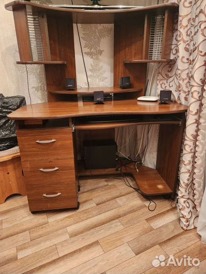 Компьютерный стол