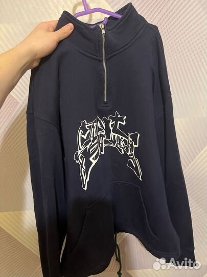 Свитшот обладает