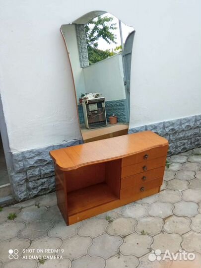 Трюмо с зеркалом