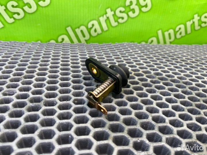 Концевик двери передний левый Mazda Mpv LW5W GY-DE